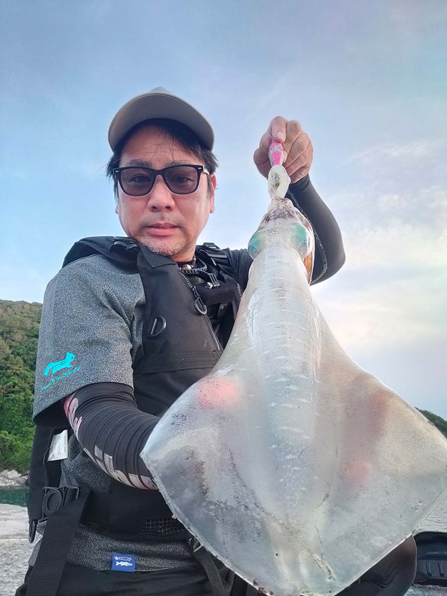 保護中: FIELD REPORT #6 イカが釣れすぎる島